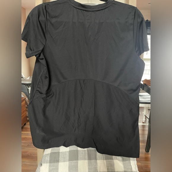 Reebok t shirt - Picture 2 of 3